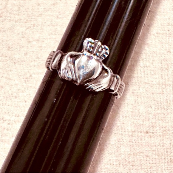 Vintage | Ring | Claddagh Silver Ring | Irish Lore | Boho | Folklore - Picture 6 of 6
